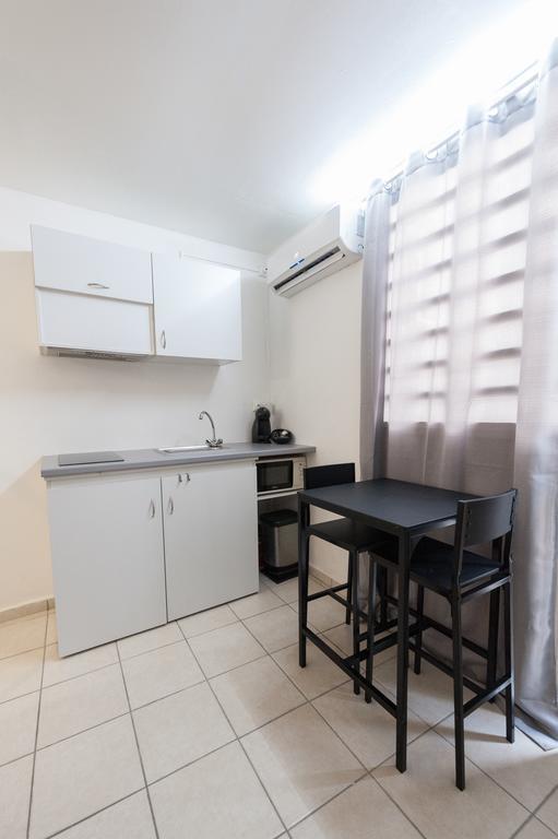 Locastudio - Carambole Sainte-Anne  Luaran gambar